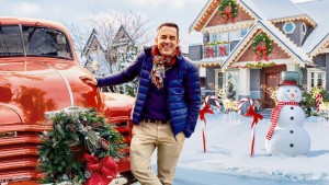 Phim Mr. Christmas: Trang hoàng nhà cửa ngày lễ - Holiday Home Makeover with Mr. Christmas (2020) Phim Mr. Christmas: Trang hoàng nhà cửa ngày lễ - Holiday Home Makeover with Mr. Christmas (2020)